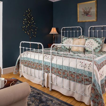 Yale Manor B&B&Yurt Glamping Bagian luar foto