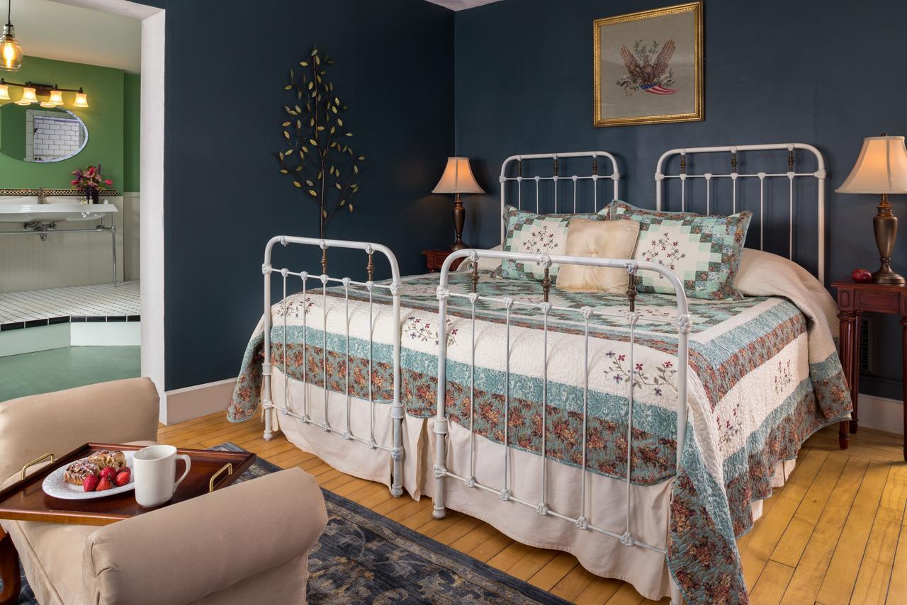 Yale Manor B&B&Yurt Glamping Bagian luar foto