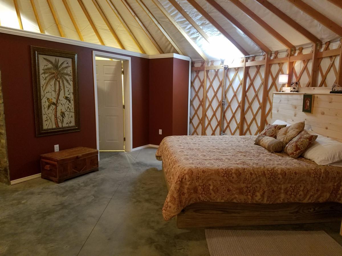 Yale Manor B&B&Yurt Glamping Bagian luar foto