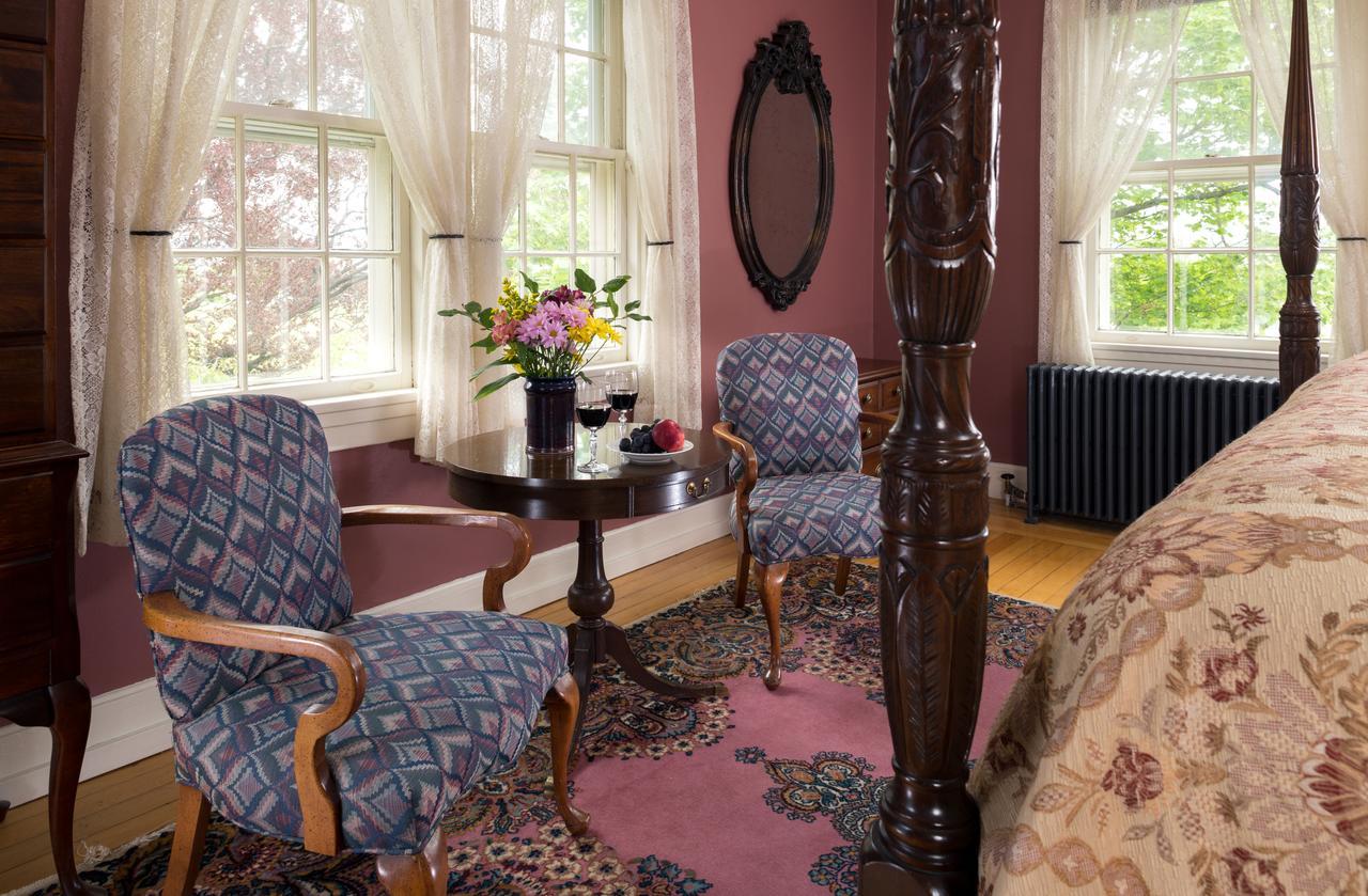 Yale Manor B&B&Yurt Glamping Bagian luar foto