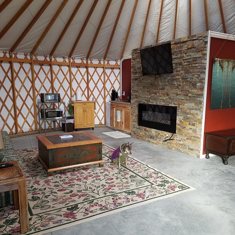 Yale Manor B&B&Yurt Glamping Bagian luar foto